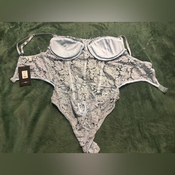 Fashion Nova Lace Bodysuit in Baby Blue Size L NWT - Picture 4 of 4
